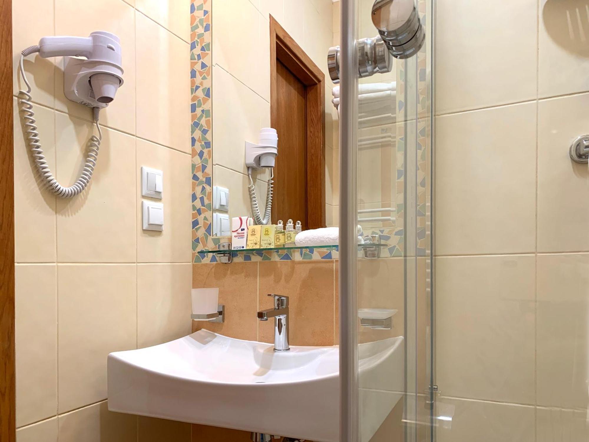 Economy Room In Hotel Eney Lviv Bilik gambar