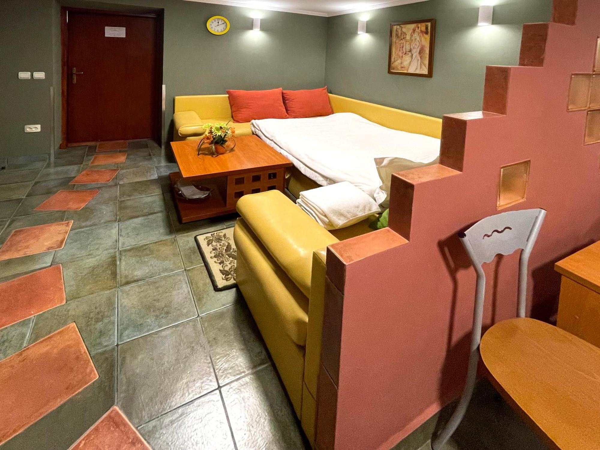 Economy Room In Hotel Eney Lviv Bilik gambar